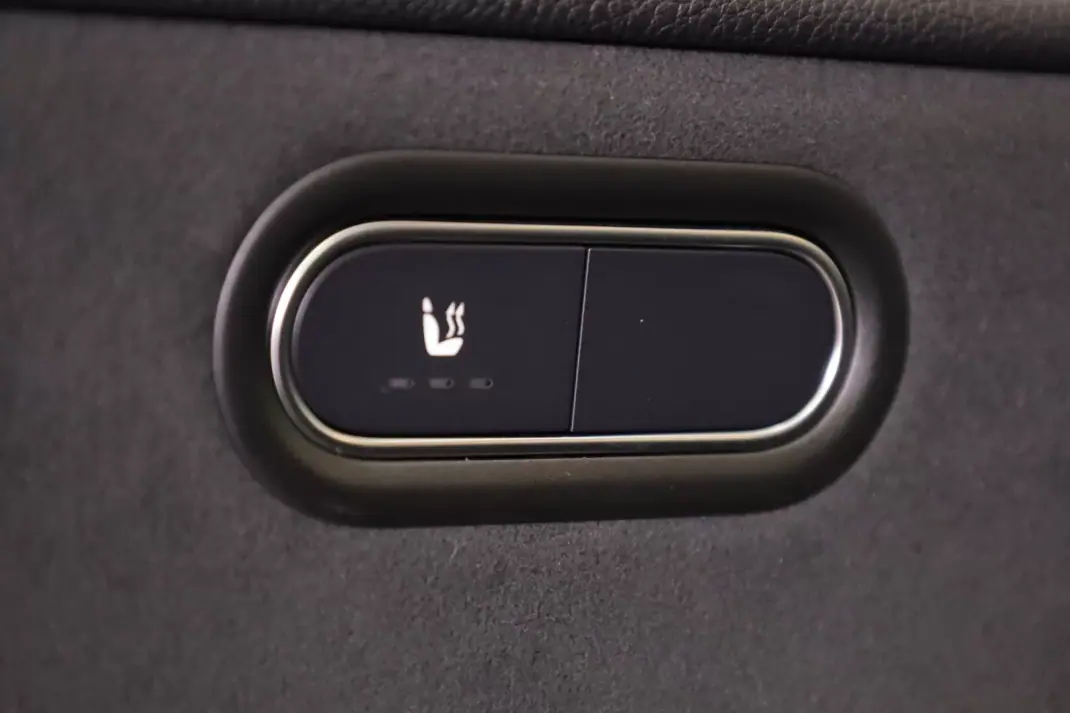 Mercedes-Benz A 180 Limousine 2025 - 39990 EUR, 6272 km - AUTO.MOTO.pt - 6272km - foto 27 de 47