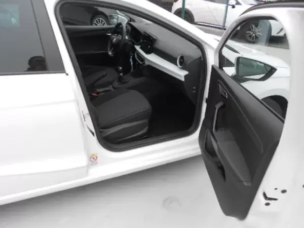 SEAT Ibiza 2025 - 17750 EUR, 17219 km - AUTO.MOTO.pt - 17219km - foto 9 de 13