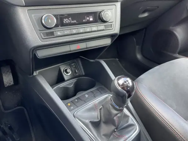 SEAT Ibiza 2016 - 11490 EUR, 123350 km - AUTO.MOTO.pt - 123350km - foto 18 de 23
