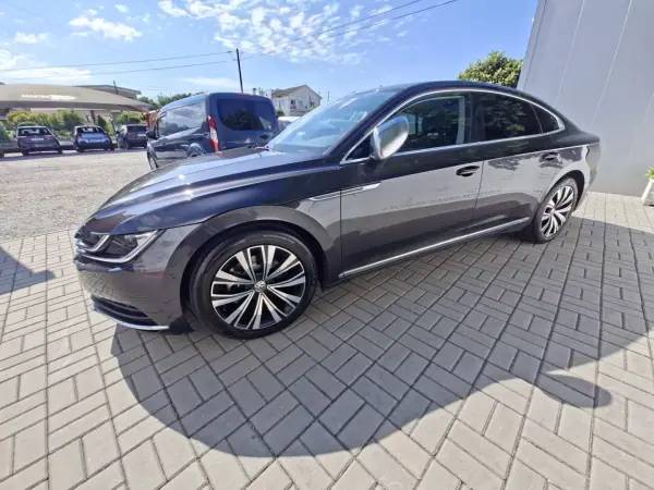 Volkswagen Arteon 2019 - 24750 EUR, 92519 km - AUTO.MOTO.pt - 92519km - foto 25 de 42