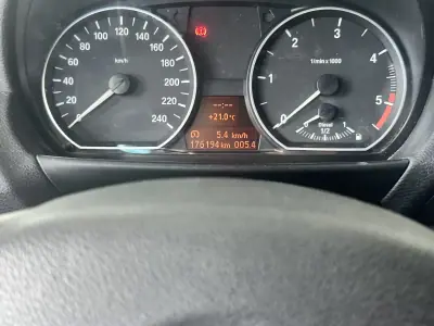 BMW 118 2009 - 9890 EUR, 176194 km - 176194km - foto 14 de 25