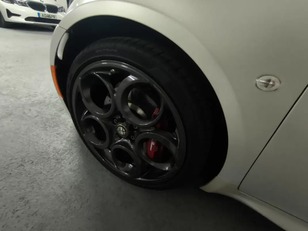 Alfa Romeo 4C 2016 - 99900 EUR, 6500 km - 6500km - foto 15 de 31