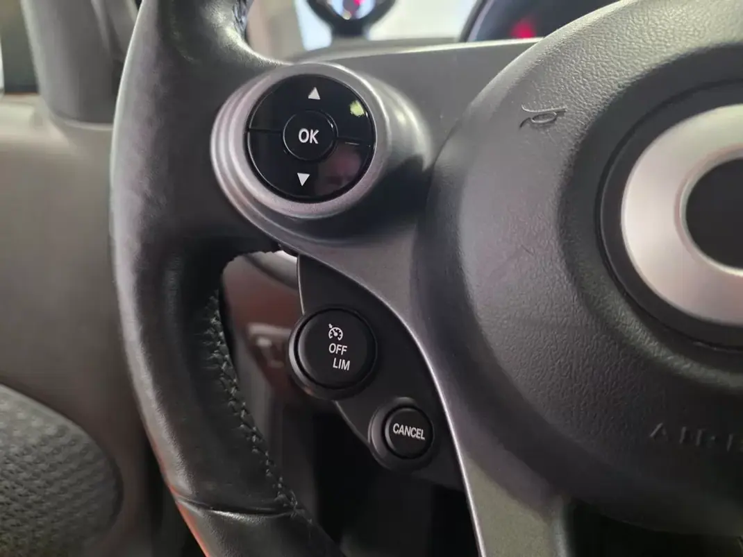 Smart ForTwo Coupé 2018 - 11280 EUR, 51580 km - 51580km - foto 21 de 29