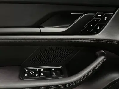 Porsche Taycan 2023 - 68800 EUR, 94000 km - AUTO.MOTO.pt - 94000km - foto 14 de 20