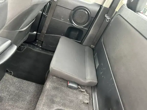 Toyota Hilux 2018 - 29999 EUR, 257000 km - AUTO.MOTO.pt - 257000km - foto 13 de 13