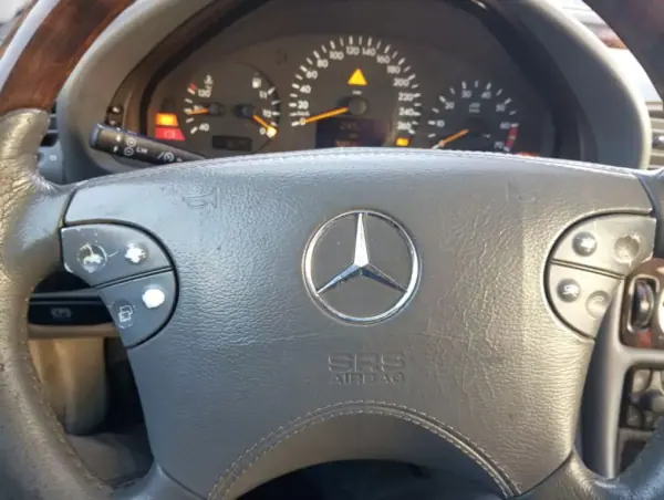 Mercedes-Benz CLK 230 2000 - 3990 EUR, 385827 km - AUTO.MOTO.pt - 385827km - foto 11 de 12