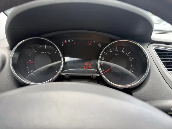 Peugeot 5008 2010 - 7500 EUR, 191000 km - AUTO.MOTO.pt - 191000km - foto 17 de 17