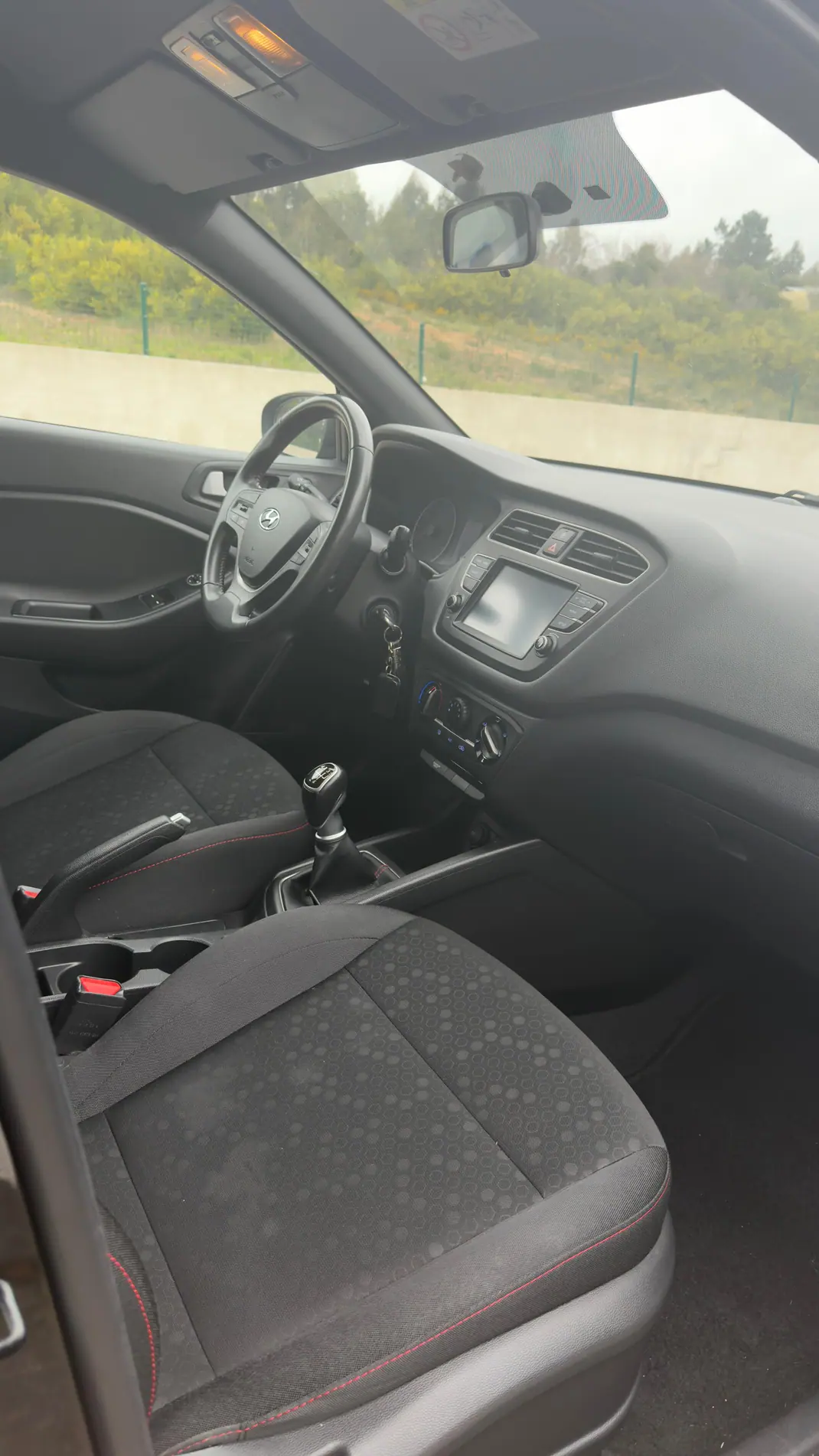 Hyundai i20 2018 - 10550 EUR, 99 km - AUTO.MOTO.pt - 99km - foto 12 de 15