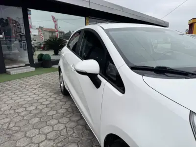 Kia Rio 2016 - 9500 EUR, 113000 km - AUTO.MOTO.pt - 113000km - foto 22 de 40