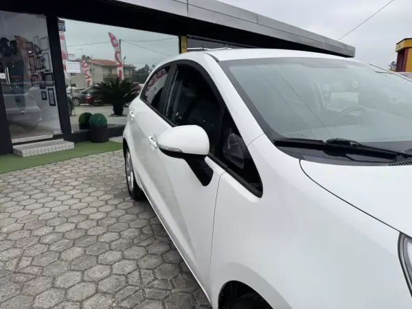 Kia Rio 2016 - 9500 EUR, 113000 km - AUTO.MOTO.pt - 113000km - foto 22 de 40