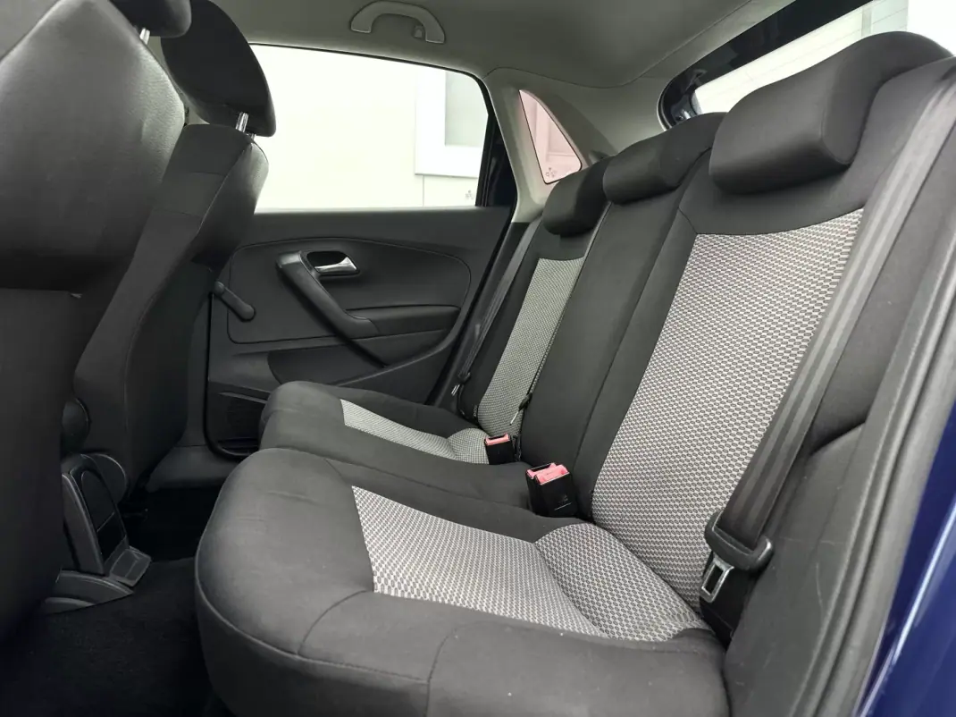 Volkswagen Polo 2010 - 7490 EUR, 151000 km - AUTO.MOTO.pt - 151000km - foto 13 de 30