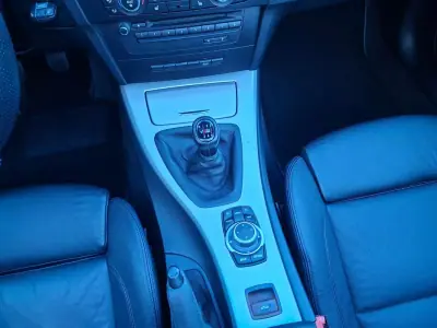 BMW 320 2010 - 15900 EUR, 220000 km - AUTO.MOTO.pt - 220000km - foto 26 de 42