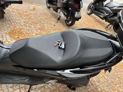 Honda Forza 2024 - 5650 EUR, 15234 km - AUTO.MOTO.pt - 15234km - foto 9 de 13