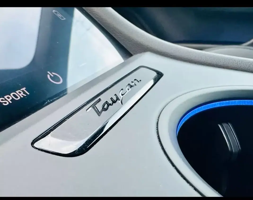 Porsche Taycan 2021 - 53499 EUR, 153620 km - AUTO.MOTO.pt - 153620km - foto 19 de 28
