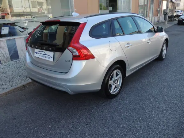 Volvo V60 2015 - 14950 EUR, 200200 km - AUTO.MOTO.pt - 200200km - foto 4 de 12