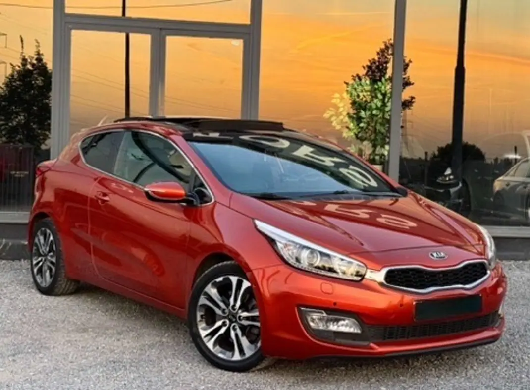 Kia Ceed 2014 - 9750 EUR, 189000 km - AUTO.MOTO.pt - 189000km - foto 1 de 4
