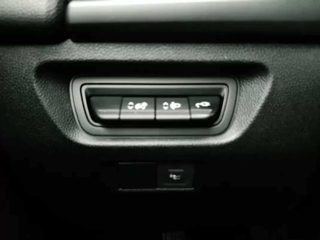 Renault Zoe 2023 - 19490 EUR, 56678 km - 56678km - foto 24 de 28