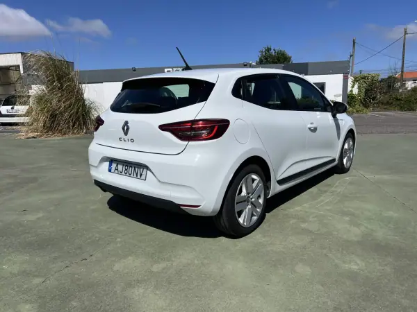 Renault Clio 2021 - 14990 EUR, 143100 km - AUTO.MOTO.pt - 143100km - foto 4 de 15