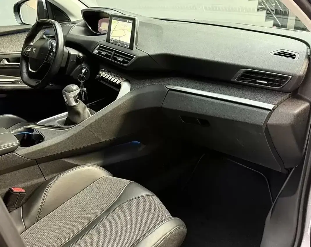 Peugeot 3008 2016 - 13999 EUR, 126514 km - 126514km - foto 21 de 22