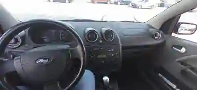 Ford Fiesta 2002 - 2000 EUR, 200000 km - AUTO.MOTO.pt - 200000km - foto 3 de 9
