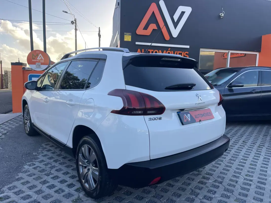 Peugeot 2008 2017 - 11950 EUR, 161968 km - AUTO.MOTO.pt - 161968km - foto 5 de 12