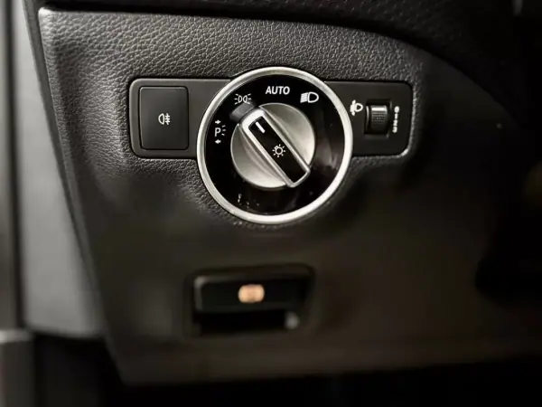 Mercedes-Benz A 180 2016 - 14950 EUR, 142000 km - AUTO.MOTO.pt - 142000km - foto 39 de 54