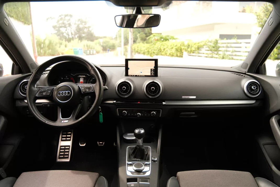 Audi A3 2017 - 19500 EUR, 163000 km - AUTO.MOTO.pt - 163000km - foto 6 de 10