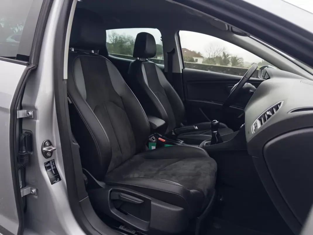 SEAT Leon 2016 - 12990 EUR, 117000 km - AUTO.MOTO.pt - 117000km - foto 13 de 26