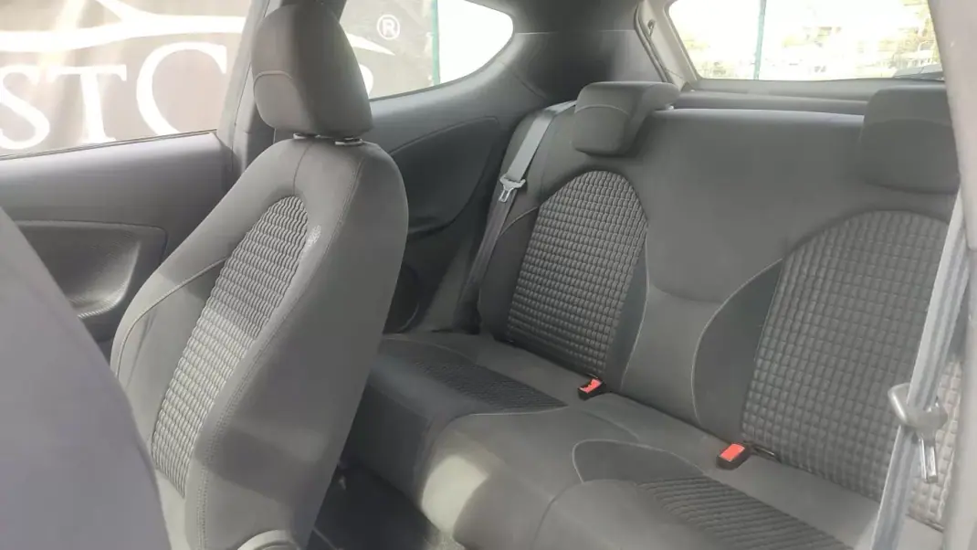 Alfa Romeo MiTo 2010 - 9900 EUR, 161992 km - AUTO.MOTO.pt - 161992km - foto 7 de 9