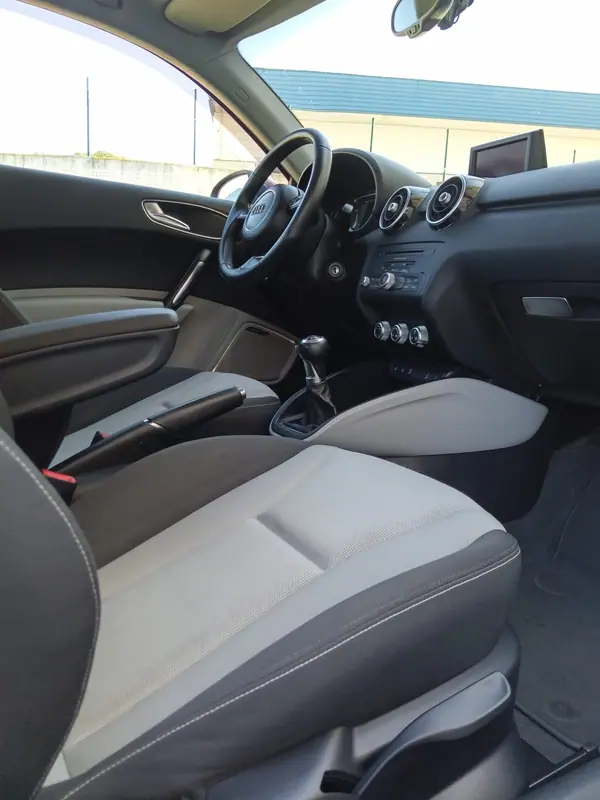 Audi A1 2010 - 6950 EUR, 189700 km - 189700km - foto 10 de 13
