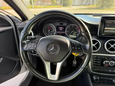 Mercedes-Benz A 180 2015 - 14250 EUR, 155500 km - AUTO.MOTO.pt - 155500km - foto 14 de 23