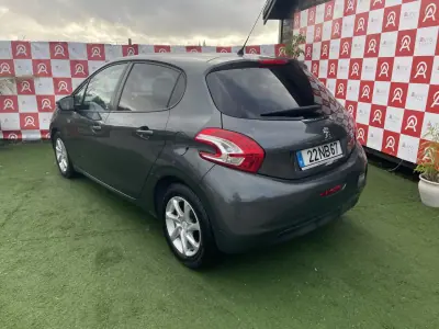 Peugeot 208 2012 - 4490 EUR, 425090 km - AUTO.MOTO.pt - 425090km - foto 4 de 15