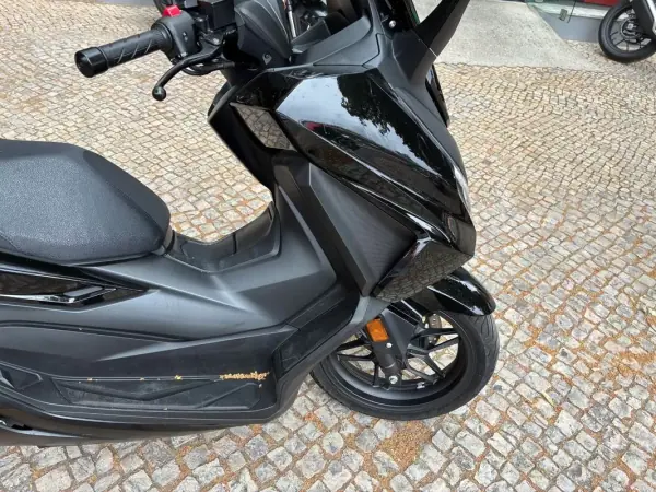 Honda Forza 2024 - 5650 EUR, 15234 km - AUTO.MOTO.pt - 15234km - foto 6 de 13