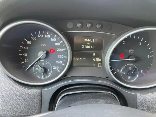 Mercedes-Benz GL 320 2007 - 19750 EUR, 218600 km - AUTO.MOTO.pt - 218600km - foto 10 de 23
