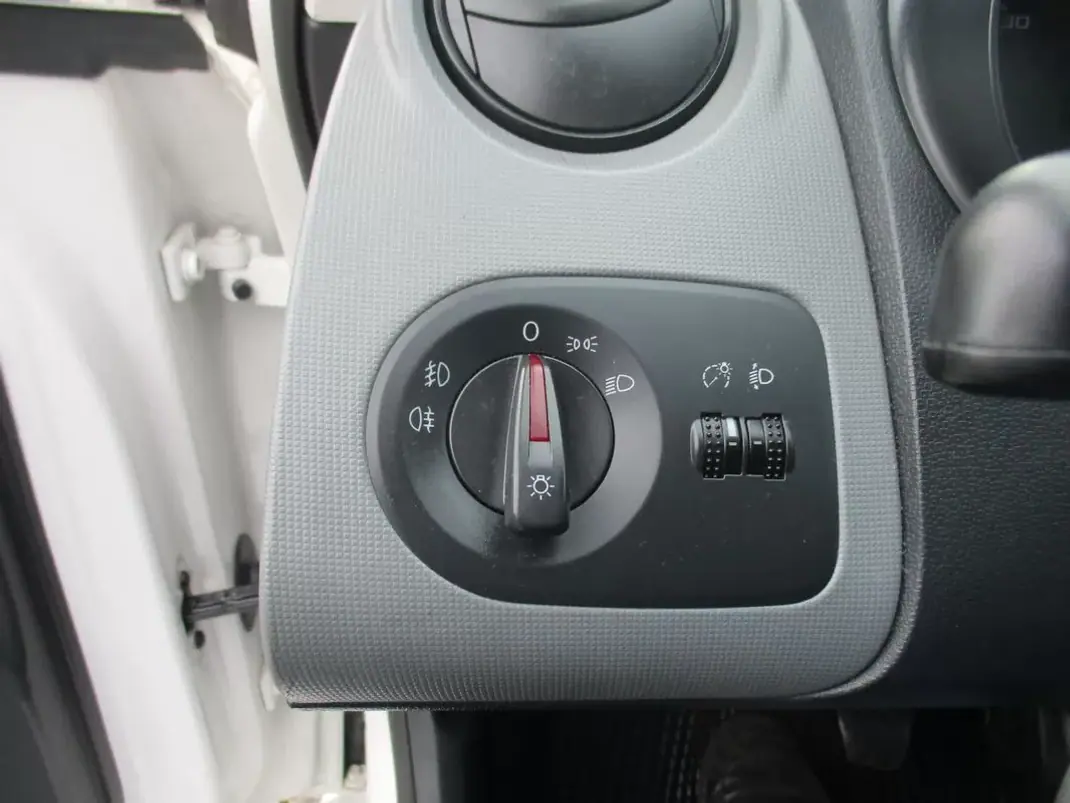 SEAT Ibiza 2013 - 8750 EUR, 170000 km - 170000km - foto 15 de 22