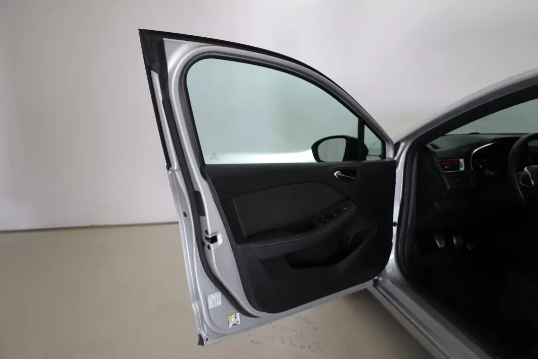 Renault Clio 2023 - 15950 EUR, 52147 km - AUTO.MOTO.pt - 52147km - foto 17 de 45