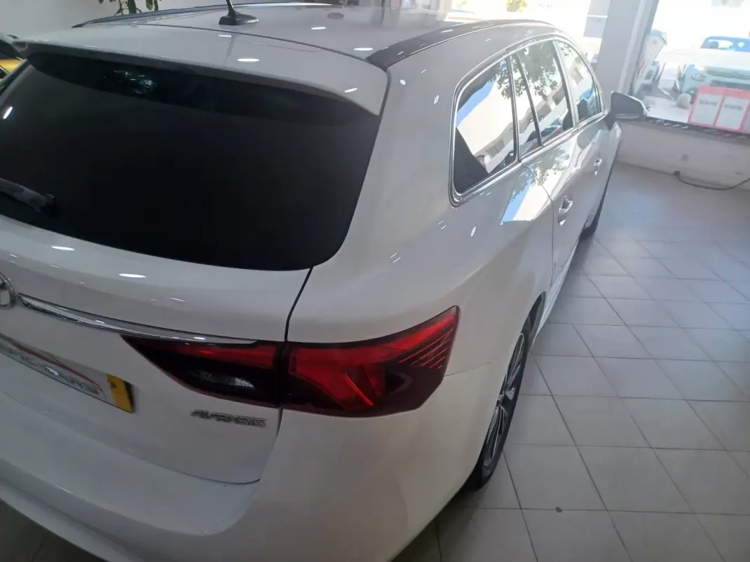 Toyota Avensis Touring Sports 2016 - 15980 EUR, 120621 km - 120621km - foto 10 de 45