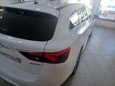 Toyota Avensis Touring Sports 2016 - 15980 EUR, 120621 km - AUTO.MOTO.pt - 120621km - foto 10 de 45