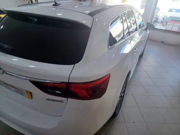 Toyota Avensis Touring Sports 2016 - 15980 EUR, 120621 km - AUTO.MOTO.pt - 120621km - foto 10 de 45