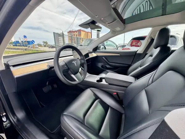 Tesla Model 3 2022 - 28690 EUR, 82305 km - AUTO.MOTO.pt - 82305km - foto 10 de 31