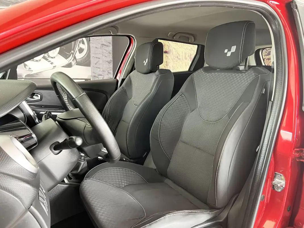 Renault Clio Sport Tourer 2016 - 9600 EUR, 169693 km - AUTO.MOTO.pt - 169693km - foto 6 de 23