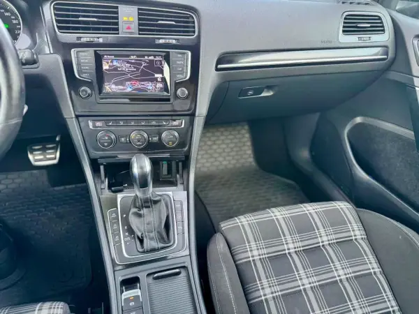 Volkswagen Golf 2015 - 17980 EUR, 168500 km - AUTO.MOTO.pt - 168500km - foto 19 de 21