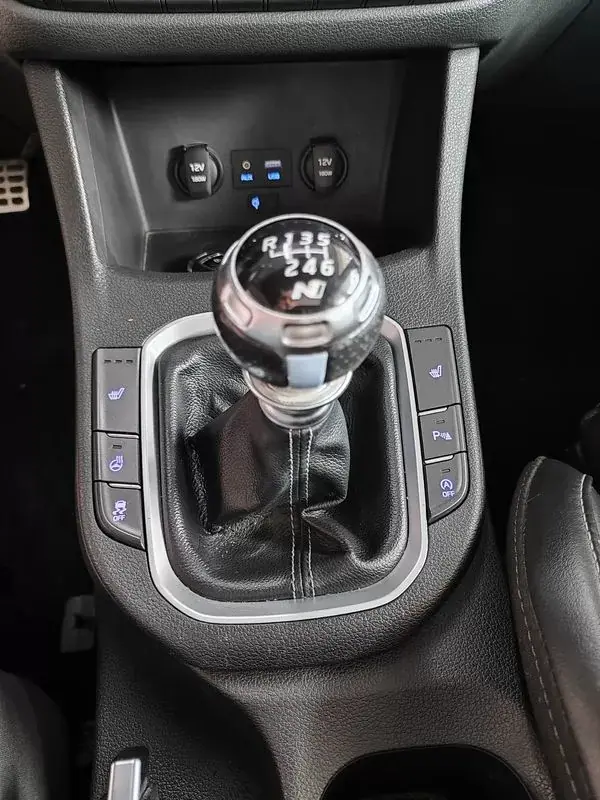 Hyundai i30 2018 - 27500 EUR, 119000 km - AUTO.MOTO.pt - 119000km - foto 32 de 34