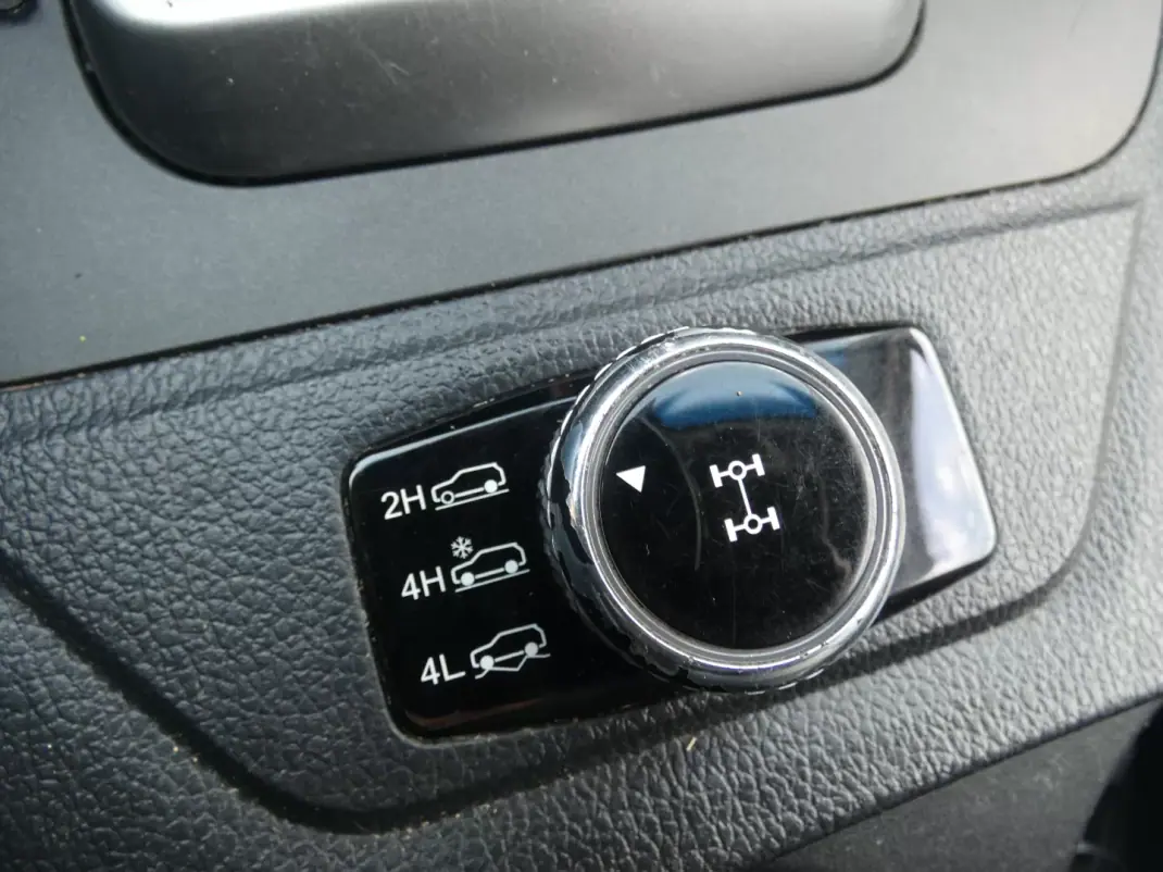 SsangYong Musso 2018 - 27500 EUR, 132000 km - AUTO.MOTO.pt - 132000km - foto 35 de 50