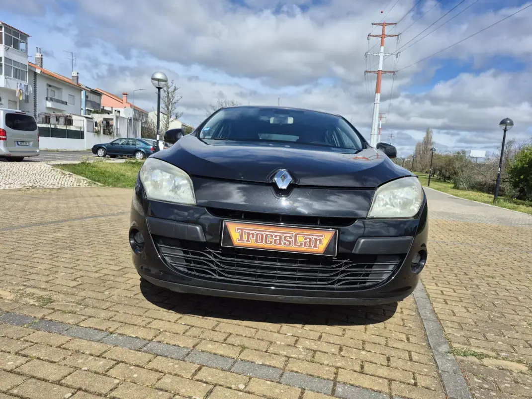 Renault Mégane 2010 - 5250 EUR, 255154 km - AUTO.MOTO.pt - 255154km - foto 1 de 23