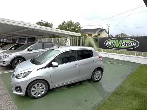 Peugeot 108 2020 - 10800 EUR, 54120 km - AUTO.MOTO.pt - 54120km - foto 3 de 12