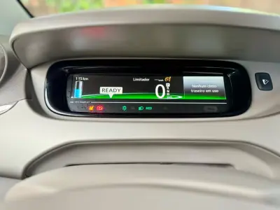 Renault Zoe 2017 - 9900 EUR, 133208 km - AUTO.MOTO.pt - 133208km - foto 10 de 17