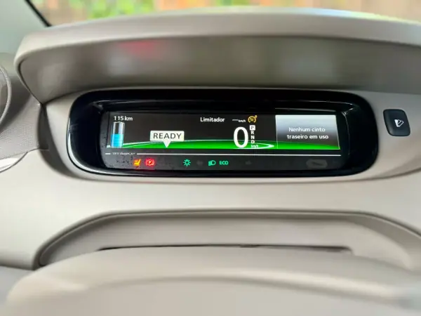 Renault Zoe 2017 - 9900 EUR, 133208 km - AUTO.MOTO.pt - 133208km - foto 10 de 17