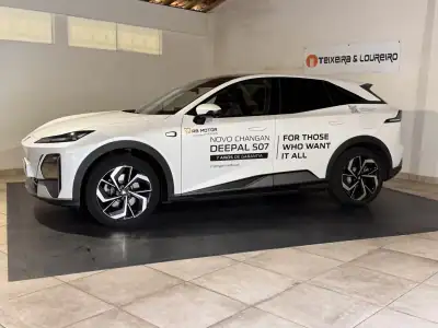2025 - 40900 EUR, 4055 km - AUTO.MOTO.pt - 4055km - foto 4 de 26