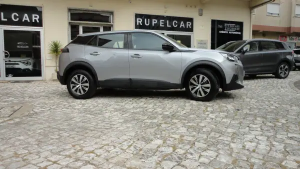 Peugeot e-2008 2023 - 18750 EUR, 81638 km - AUTO.MOTO.pt - 81638km - foto 4 de 20